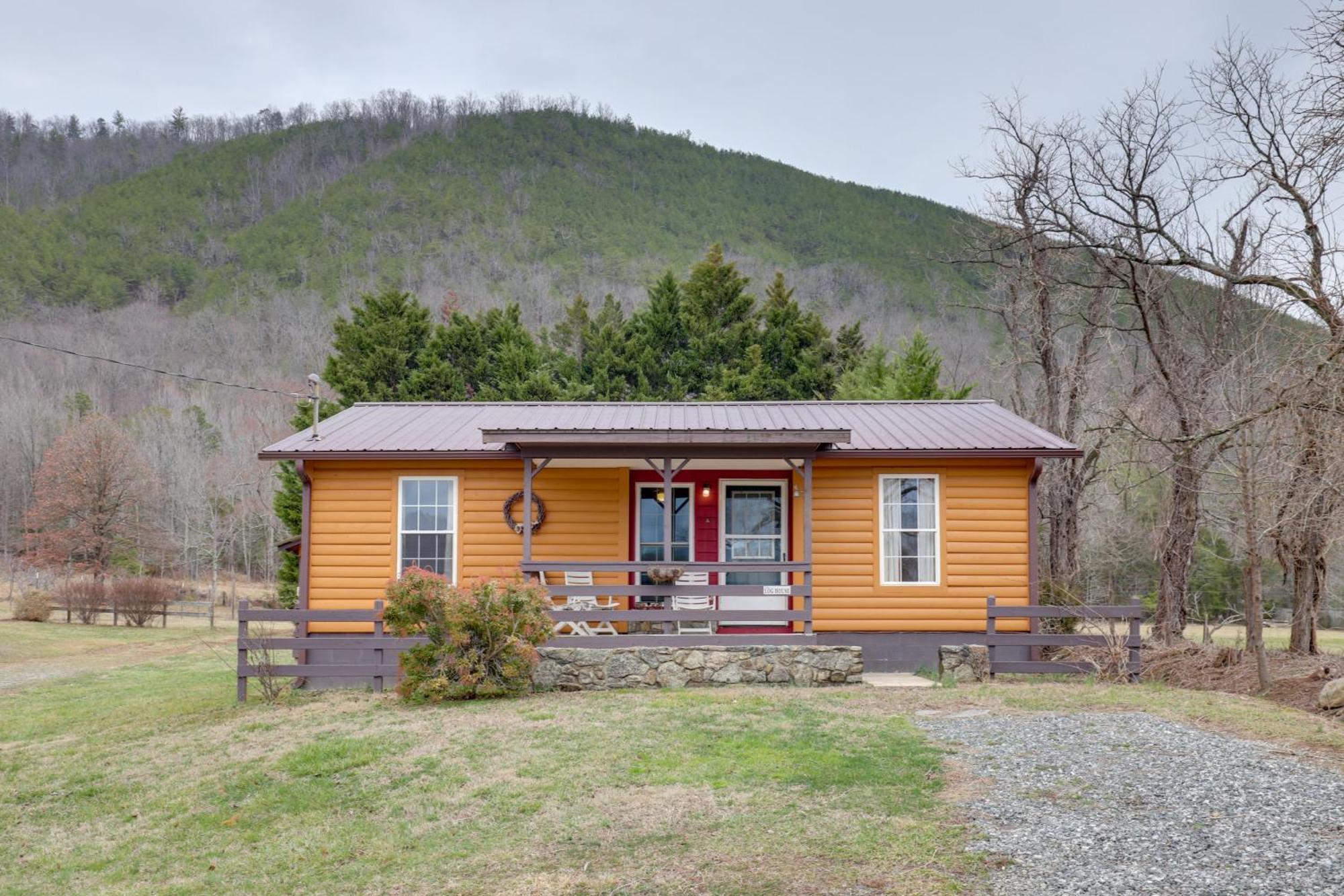 Riverfront Hot Springs Cabin With Private Hot Tub! エクステリア 写真
