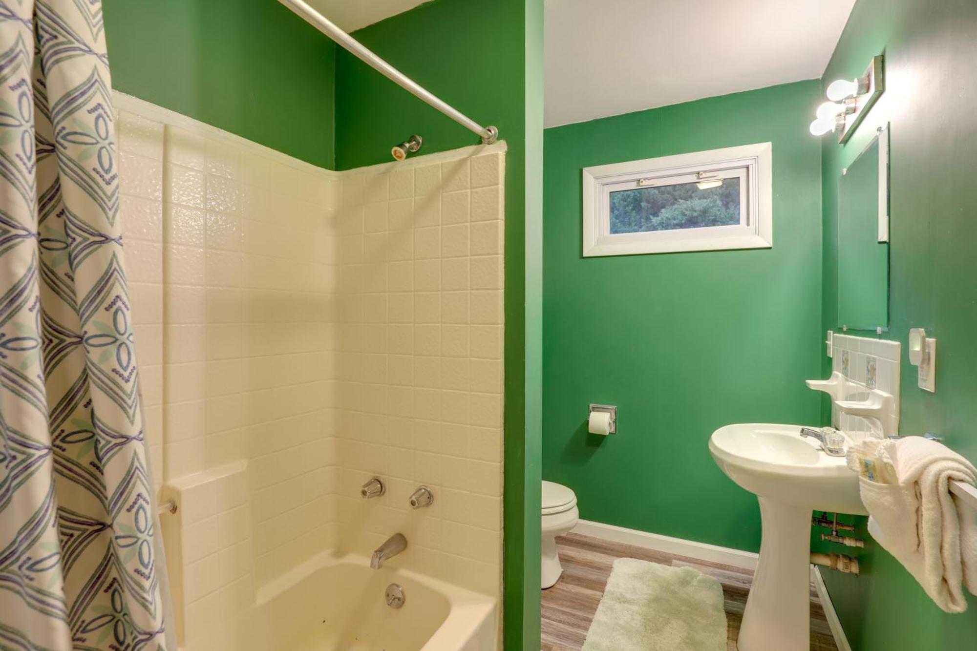 Riverfront Hot Springs Cabin With Private Hot Tub! エクステリア 写真