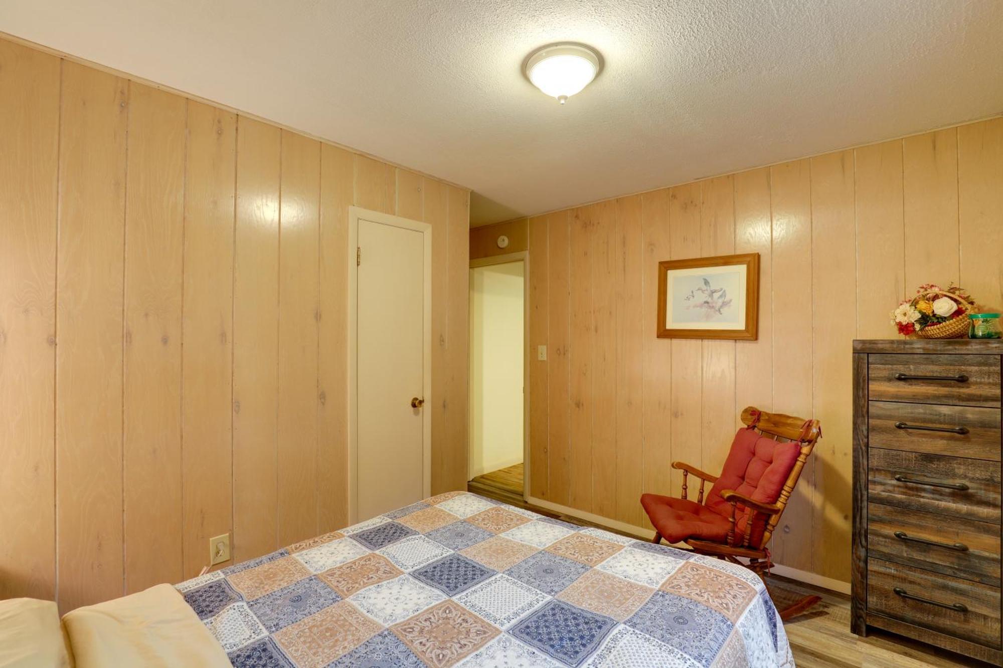 Riverfront Hot Springs Cabin With Private Hot Tub! エクステリア 写真