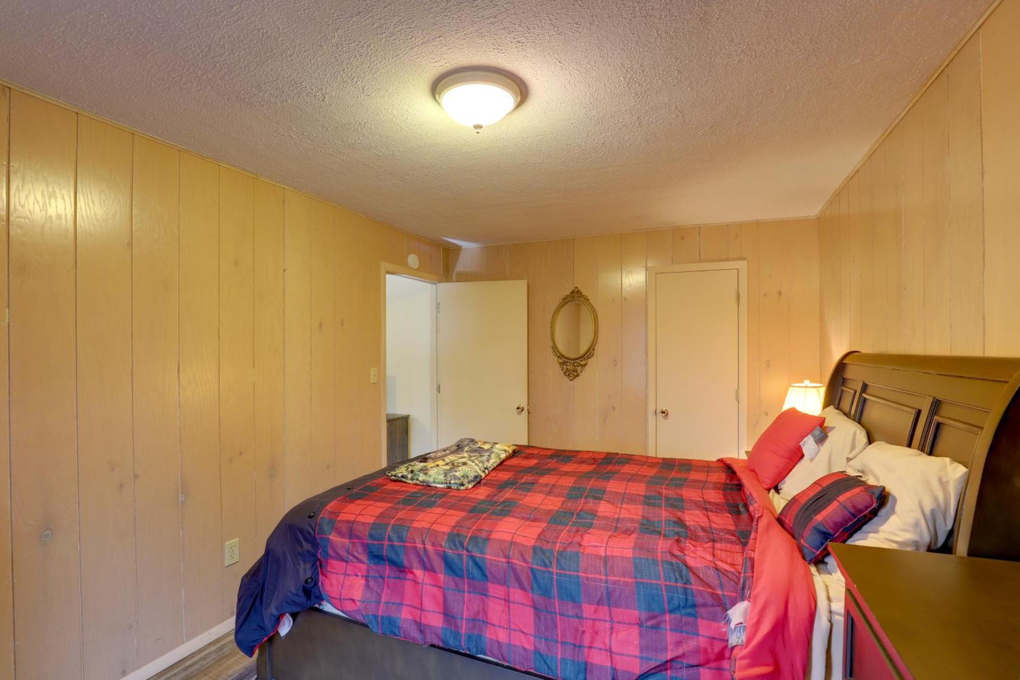 Riverfront Hot Springs Cabin With Private Hot Tub! エクステリア 写真