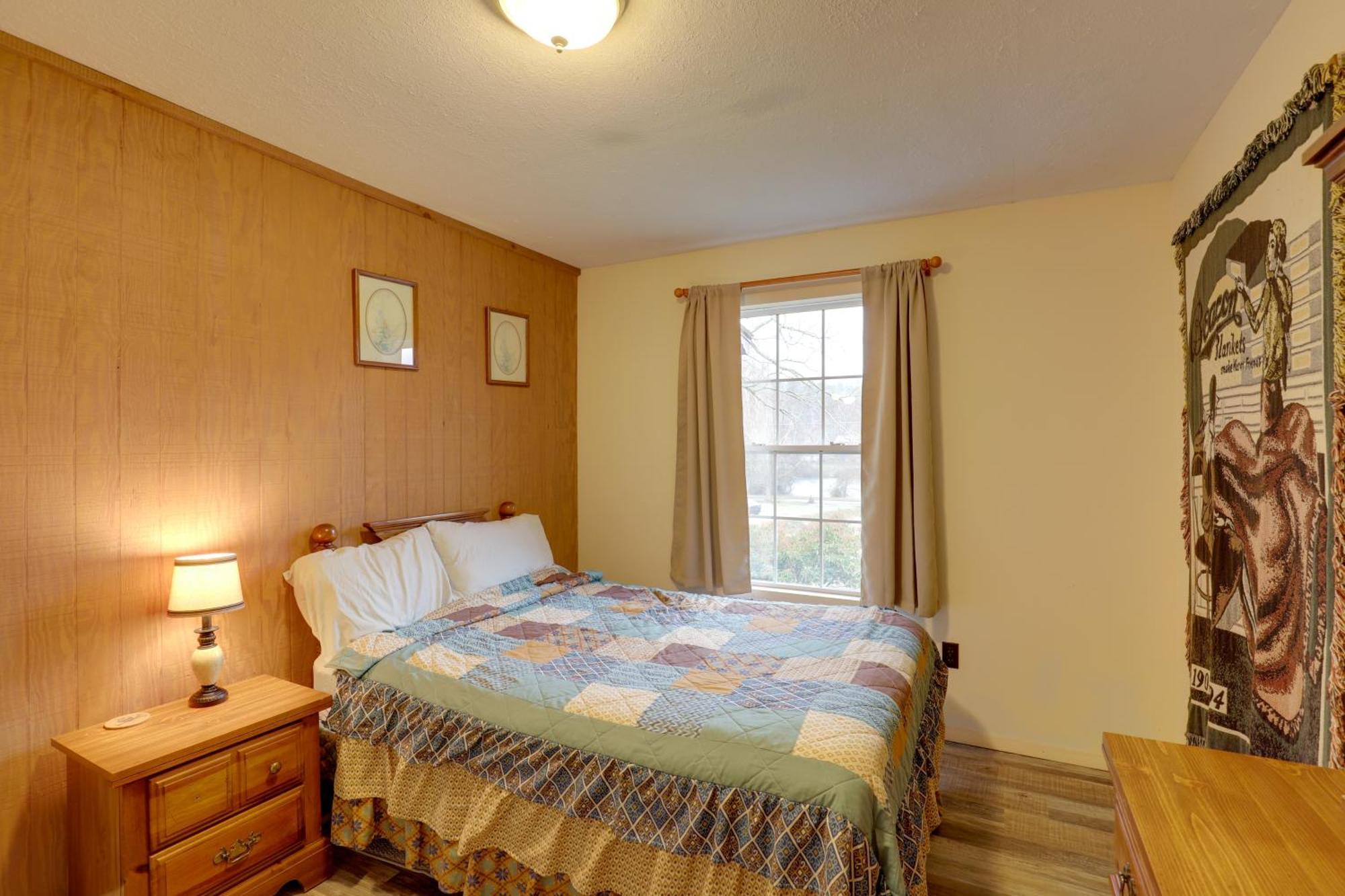 Riverfront Hot Springs Cabin With Private Hot Tub! エクステリア 写真